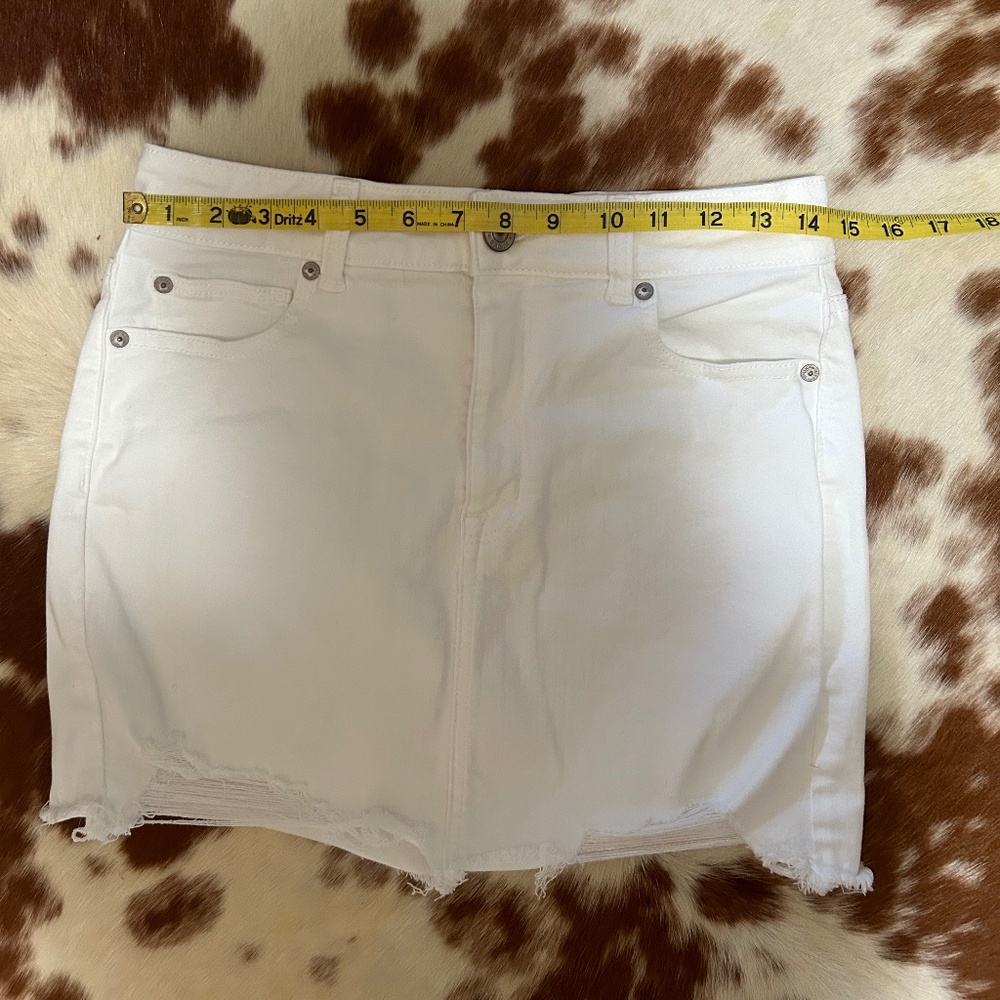 American Eagle Hi-Rise Next Level Stretch Mini Skirt White Maybe Size 4